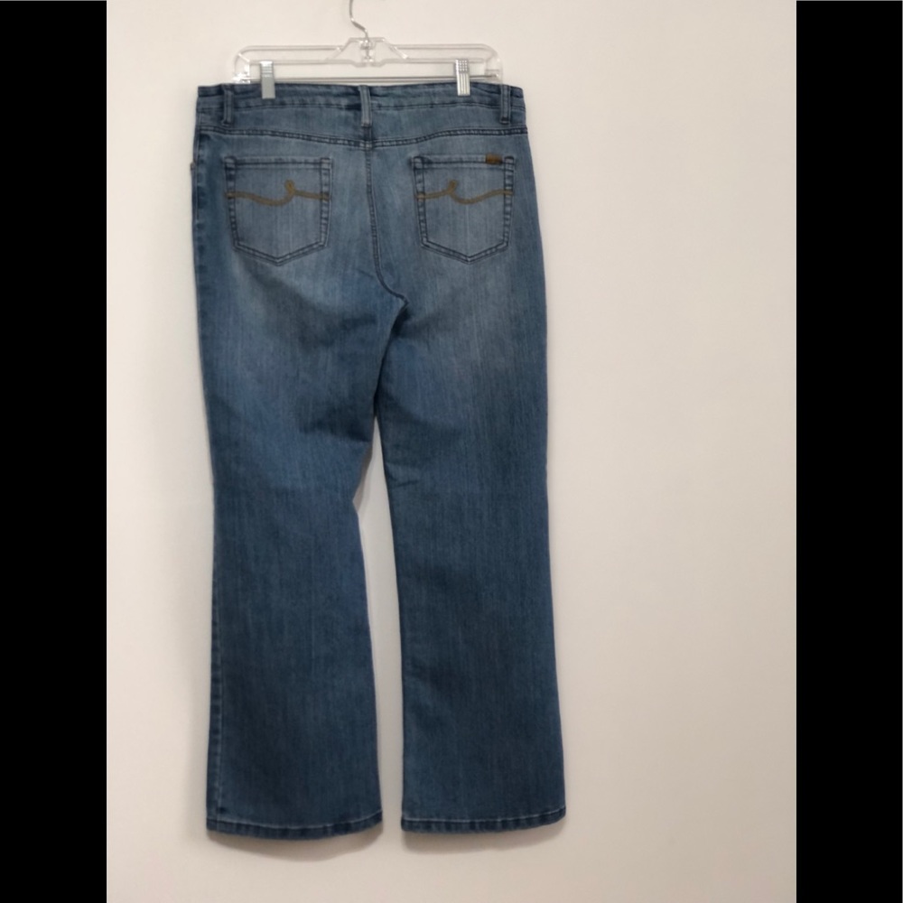 Bill Blass Triangular Fit Bootcut Jeans Sz 14